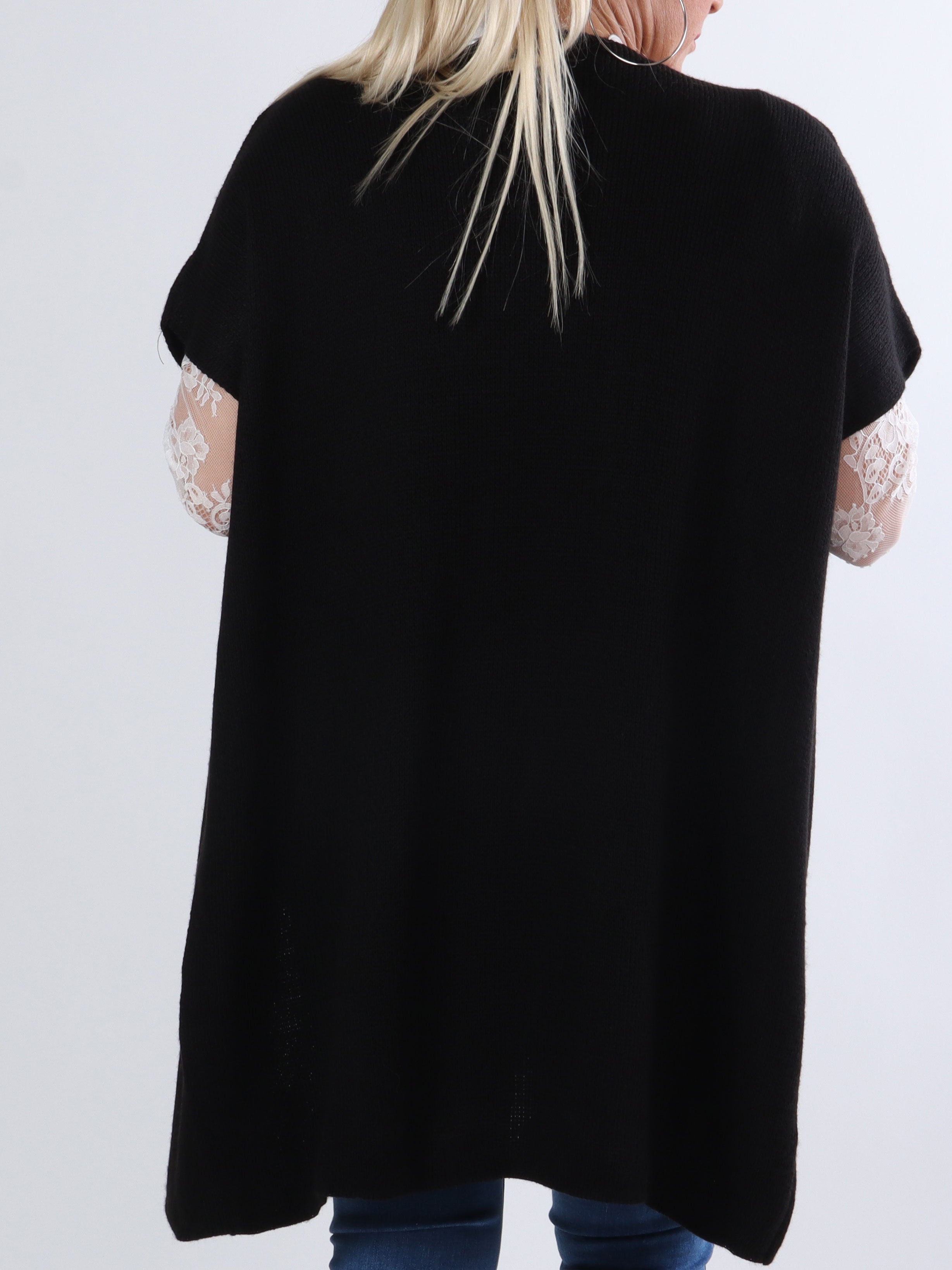 Tilly Plain - Plus size stickad kofta utan ärmar